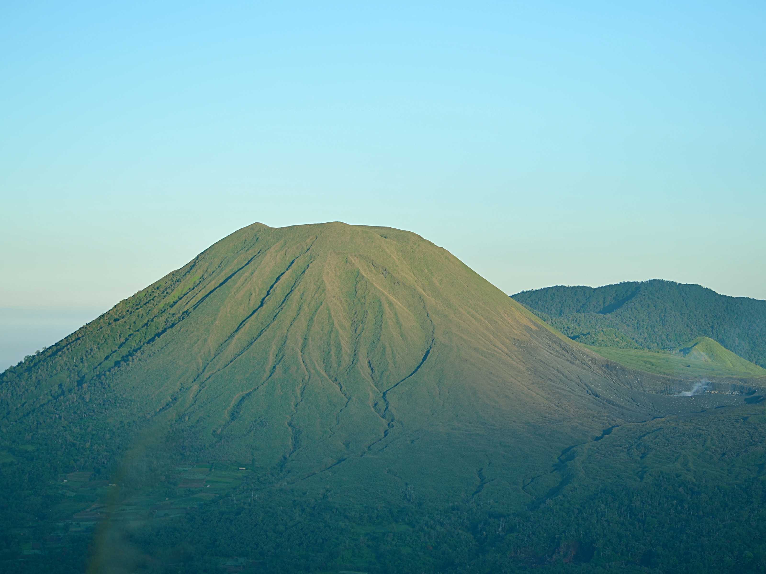 Kunjungi 7 Gunung di Tomohon untuk Liburan Akhir Tahun Lo!